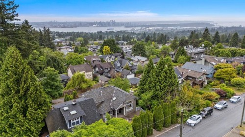 163 St. James Road E North Vancouver, BC V7N 1L1