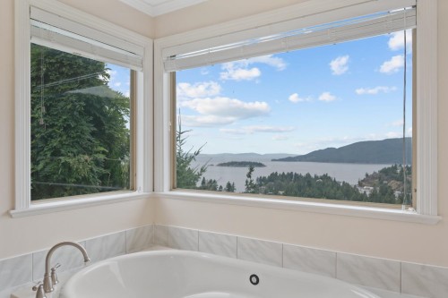 5532 Westhaven Road, West Vancouver, BC 