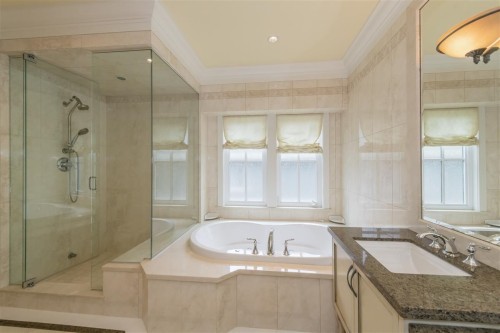 1121 39Th Avenue W, Vancouver, BC 