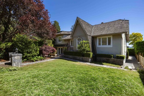 2308 Inglewood Avenue  West Vancouver, BC V7V 2A1