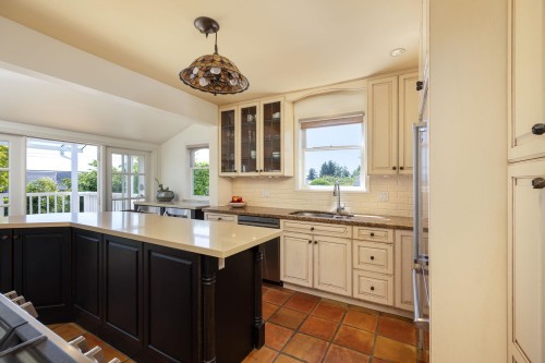 2308 Inglewood Avenue, West Vancouver, BC 