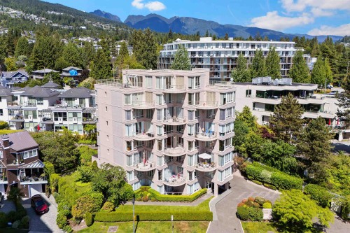 4-2243 Bellevue Avenue  West Vancouver, BC V7V 1C5