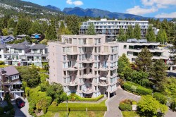 4-2243 Bellevue Avenue West Vancouver, BC V7V 1C5