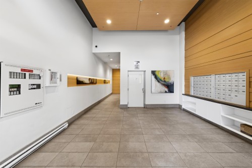 506-2888 2Nd Avenue E, Vancouver, BC - Indoor Photo Showing Other Room