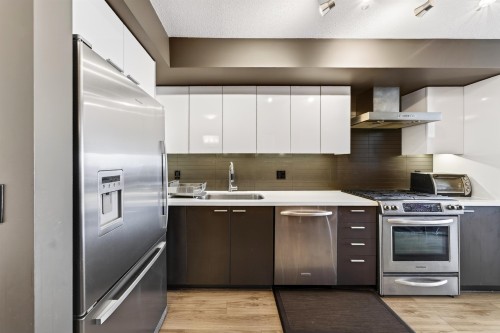 506-2888 2Nd Avenue E, Vancouver, BC - Indoor Photo Showing Kitchen With Upgraded Kitchen