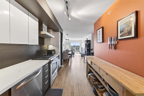 506-2888 2Nd Avenue E, Vancouver, BC - Indoor Photo Showing Kitchen With Upgraded Kitchen