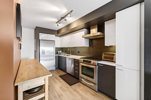 506-2888 2Nd Avenue E, Vancouver, BC - Indoor Photo Showing Kitchen