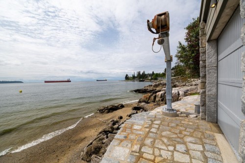 4036 Marine Drive, West Vancouver, BC 