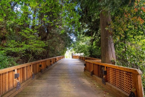 4036 Marine Drive, West Vancouver, BC 