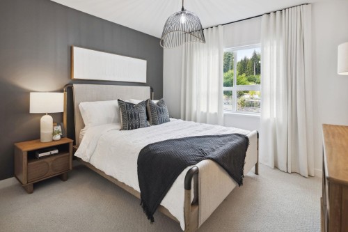 176-3522 Harper Road, Coquitlam, BC - Indoor Photo Showing Bedroom