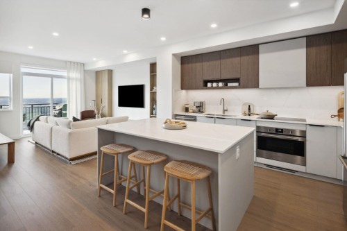 176-3522 Harper Road, Coquitlam, BC - Indoor Photo Showing Kitchen With Upgraded Kitchen