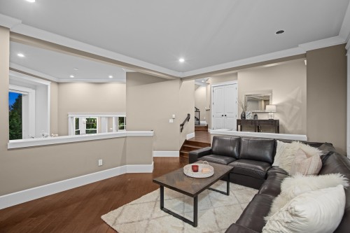 673 Sylvan Avenue, North Vancouver, BC - Indoor