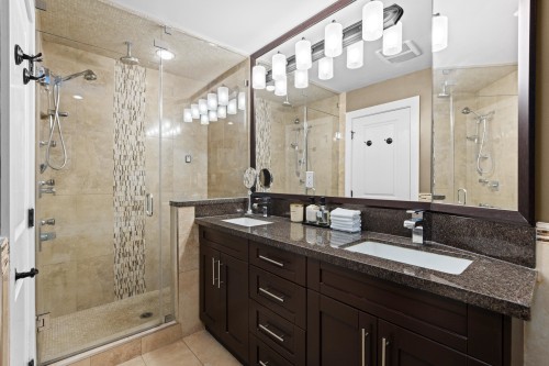 673 Sylvan Avenue, North Vancouver, BC - Indoor Photo Showing Bathroom