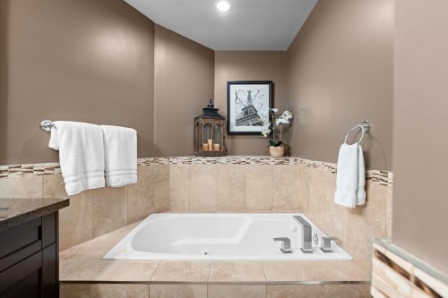 673 Sylvan Avenue, North Vancouver, BC - Indoor Photo Showing Bathroom