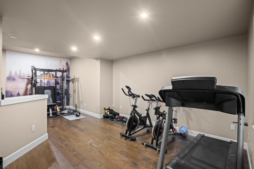 673 Sylvan Avenue, North Vancouver, BC - Indoor Photo Showing Gym Room