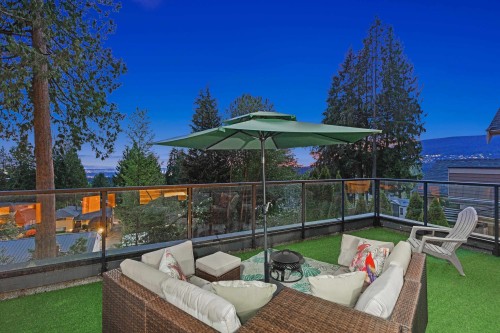 673 Sylvan Avenue, North Vancouver, BC - Outdoor With Deck Patio Veranda