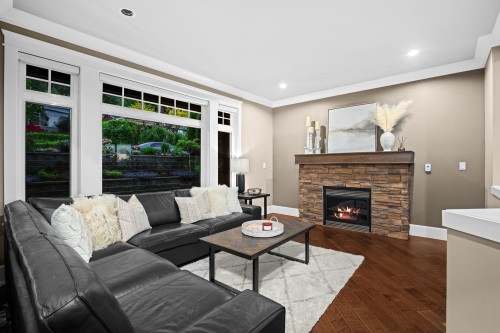 673 Sylvan Avenue, North Vancouver, BC - Indoor Photo Showing Living Room With Fireplace