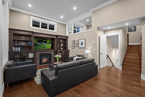 673 Sylvan Avenue, North Vancouver, BC - Indoor With Fireplace