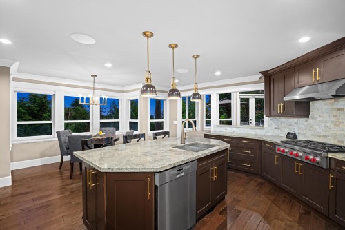 673 Sylvan Avenue, North Vancouver, BC - Indoor Photo Showing Kitchen With Double Sink With Upgraded Kitchen