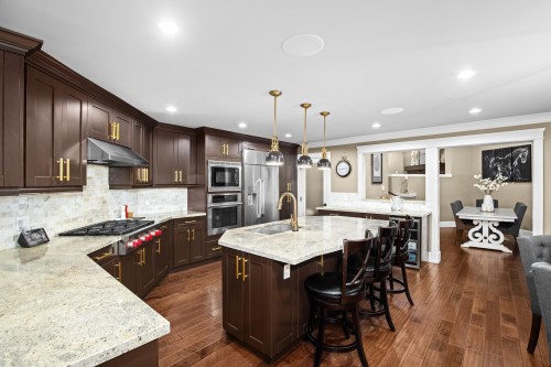 673 Sylvan Avenue, North Vancouver, BC - Indoor Photo Showing Kitchen With Stainless Steel Kitchen With Double Sink With Upgraded Kitchen