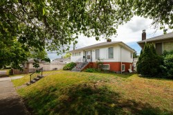 3678 25th Avenue E Vancouver, BC V5R 1K5