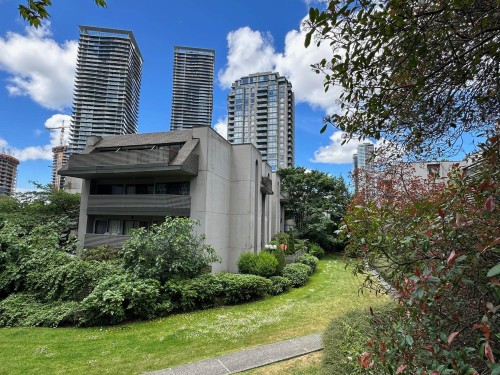 401-4941 Lougheed Highway, Burnaby, BC 