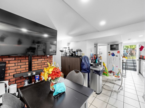 5033 Killarney Street, Vancouver, BC 