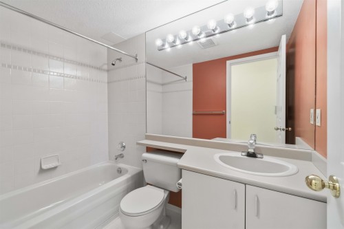 202-1148 Westwood Street, Coquitlam, BC - Indoor Photo Showing Bathroom