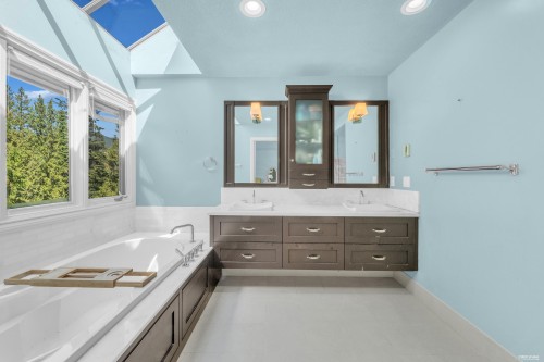 4941 Water Lane, West Vancouver, BC 