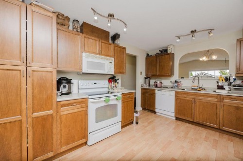 5687 Emily Way, Sechelt, BC 