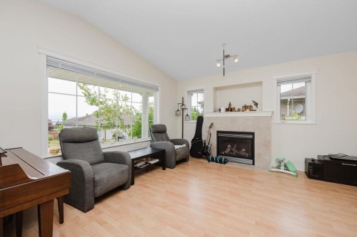 5687 Emily Way, Sechelt, BC 