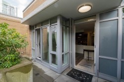 2M-1033 Marinaside Crescent Vancouver, BC V6Z 3A3