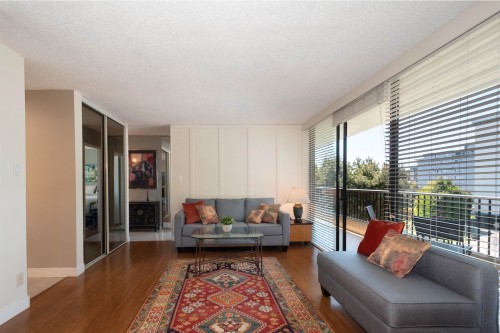 204-650 16th Street  West Vancouver, BC V7V 3R9