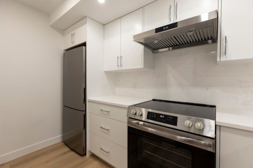 102-3787 Pender Street, Burnaby, BC - Indoor Photo Showing Kitchen