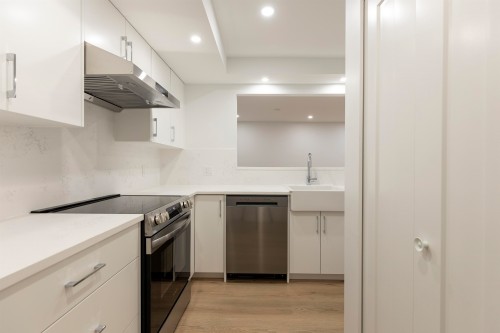 102-3787 Pender Street, Burnaby, BC - Indoor Photo Showing Kitchen