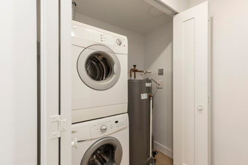 102-3787 Pender Street, Burnaby, BC - Indoor Photo Showing Laundry Room
