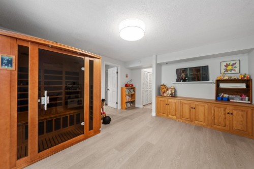 3381 Flagstaff Place, Vancouver, BC 