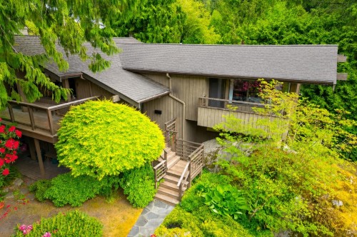 5335 Marine Drive  West Vancouver, BC V7W 2P9