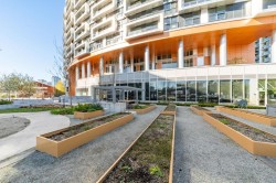 1207-1768 Cook Street  Vancouver, BC V5Y 0N3