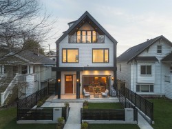 1-2684 Oxford Street  Vancouver, BC V5K 1N3