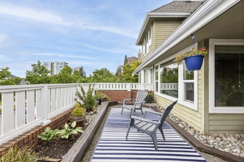 7-240 Keith Road E North Vancouver, BC V7L 1V5