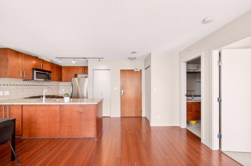 606-8280 Lansdowne Road, Richmond, BC 