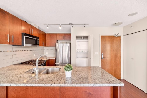 606-8280 Lansdowne Road, Richmond, BC 