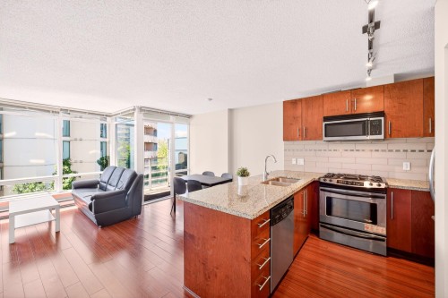 606-8280 Lansdowne Road, Richmond, BC 