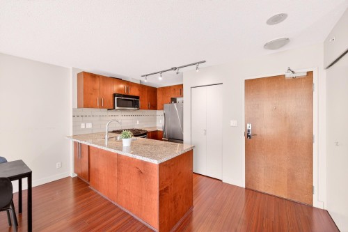 606-8280 Lansdowne Road, Richmond, BC 
