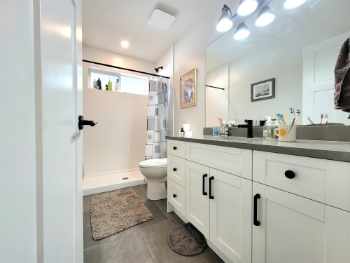 1040 Celia Crescent, Gibsons, BC 
