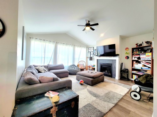 1040 Celia Crescent, Gibsons, BC 