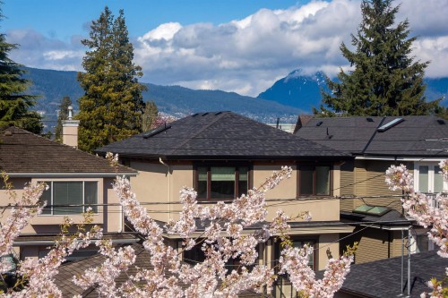 4549 12Th Avenue W, Vancouver, BC 