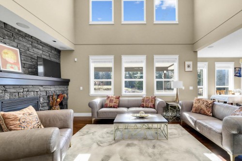 26500 124 Avenue, Maple Ridge, BC - Indoor Photo Showing Living Room With Fireplace