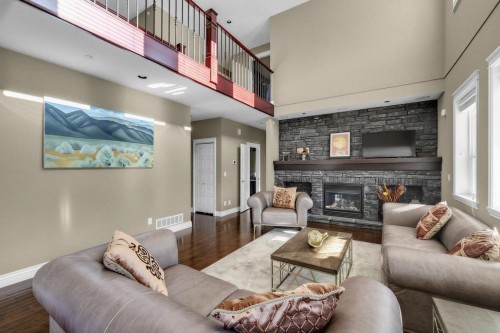26500 124 Avenue, Maple Ridge, BC - Indoor Photo Showing Living Room With Fireplace